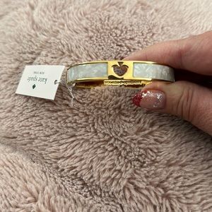 Kate Spade 10mm spade hinge bangle -cream multi (143)